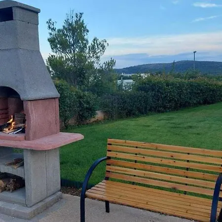 Whitestone - Three Bedroom With Swimming Pool Sibenik