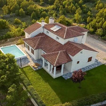 Whitestone - Three Bedroom With Swimming Pool Villa